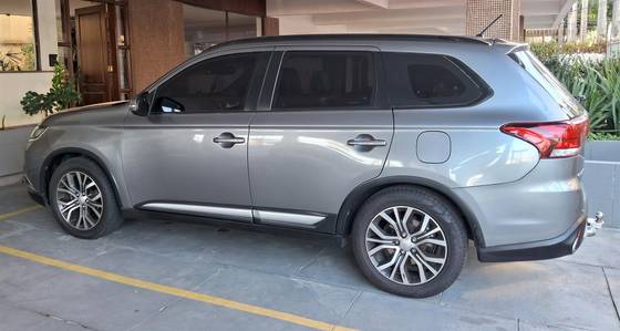 MITSUBISHI OUTLANDER 2.0 16V GASOLINA 4P AUTOMÁTICO MITSUBISHI OUTLANDER 2.0 16V GASOLINA 4P AUTOMÁTICO
